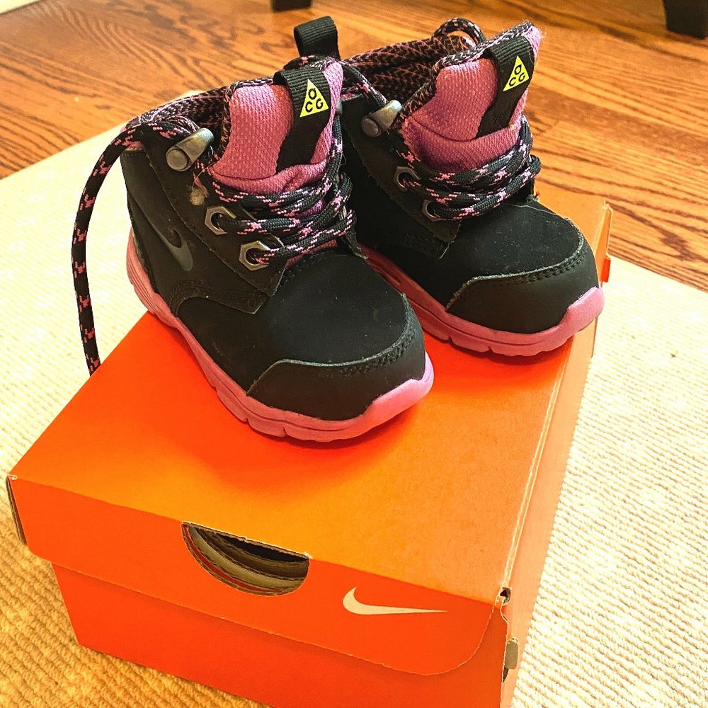 NIKE TODDLER DF JACK BOOT BLACK/PINK sz 5